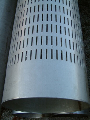 Présentation d'une crépine de filtration à trous oblongs